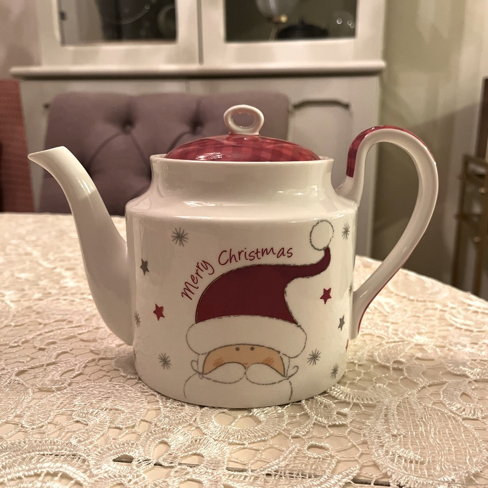 Christmas Tea Pot - Picture 2 of 9